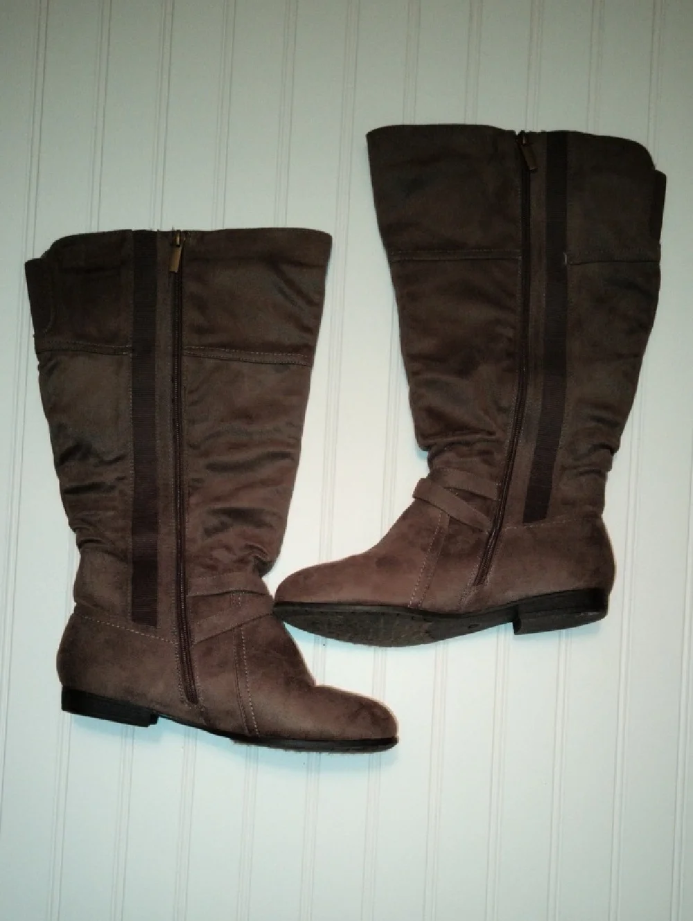 Women's Tall Brown Suede Riding Boots / Size 9 Wide